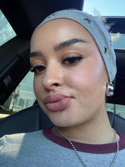 Female student looking for a room in LA now Main Photo