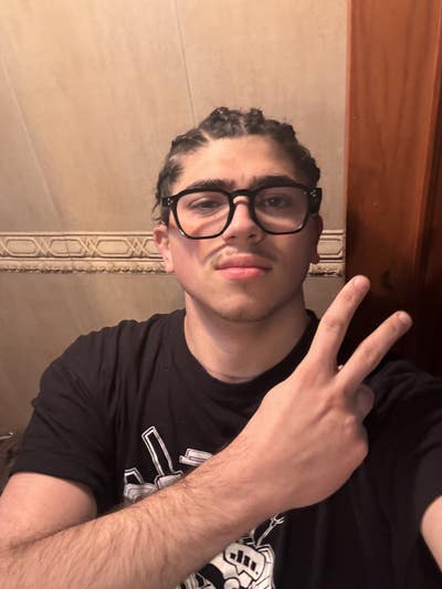 Student looking for a room in Long Beach now Main Photo