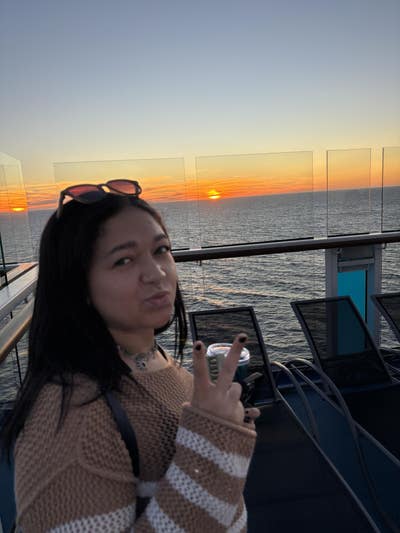 Professional Female seeks a small or large room Main Photo