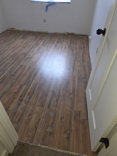 We understand you are looking for a room in Magna. Main Photo