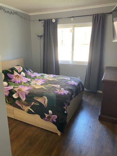 1 room 8X10 Main Photo