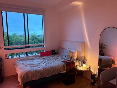 1 bedroom with private bathroom Main Photo