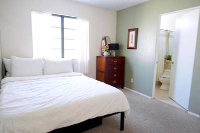 Bright Furnished Private Room + Private Bath Main Photo