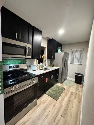 Clean house, metrowest room Main Photo