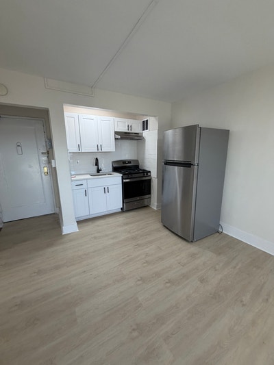 Beautiful Studio Apartment Now Available In East O Main Photo