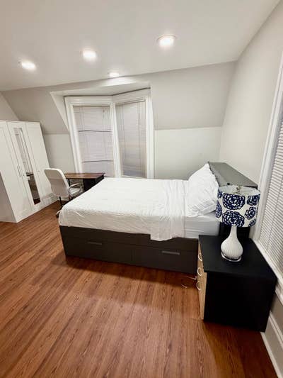 Bayside Home, less than a minute walk to transit s Main Photo