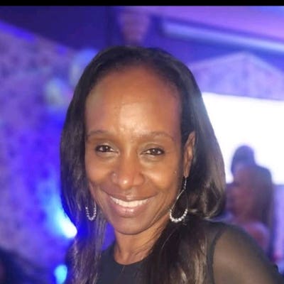 Professional Female seeks a small or large room Main Photo
