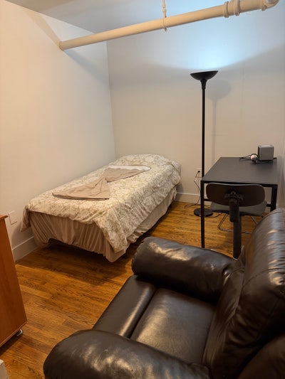 Room for rent Main Photo