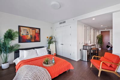 Metropolis Luxury 11Th Floor Studio Lease Takeover Main Photo