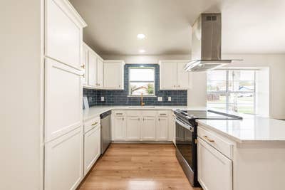 Newly Renovated & Spacious Duncanville Home Main Photo