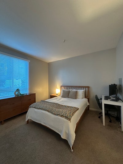 Looking for a Roommate in Woodland Hills Main Photo