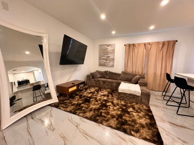 Beautiful 2x Bedroom Apartment near to Beach Main Photo