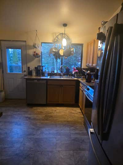 Homesteading property room for rent Main Photo