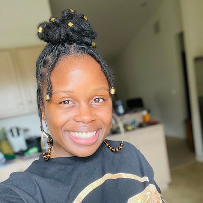 Professional Female seeks a large room Main Photo