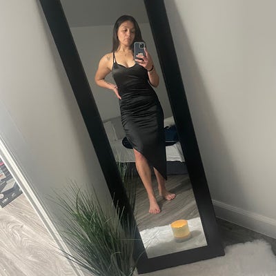 Responsible woman looking for room in the Valley Main Photo