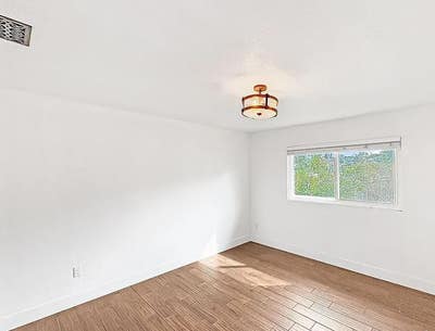 Need one roommate for Collaborative Roommate Group Main Photo