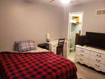 Raytown room Main Photo