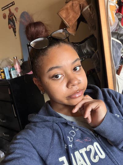 I am a female student aged 18. I am looking f... Main Photo