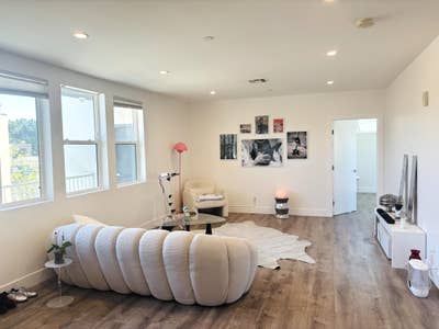 Sunny, Airy, Huge 2Bdr Loft Apt W/ Amazing Views Main Photo