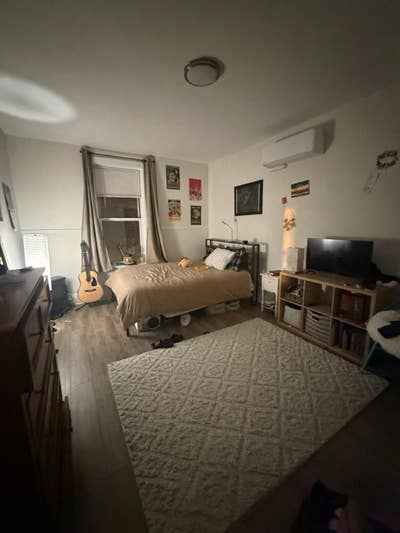 Large Bedroom Available 10 min from Grove St Path Main Photo