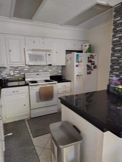 Huge Master bed and Master bath in a nice Condo Main Photo