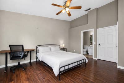 Charming Large Rooms in Orlando! Minutes for I4, S Main Photo