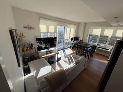 Room available in stunning 2-bed, 2-bath apartment Main Photo