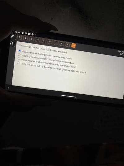 Female age 37 looking for a room in LA now Main Photo