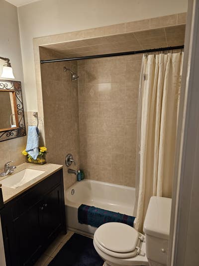 I' renting a room in a large one family house Main Photo