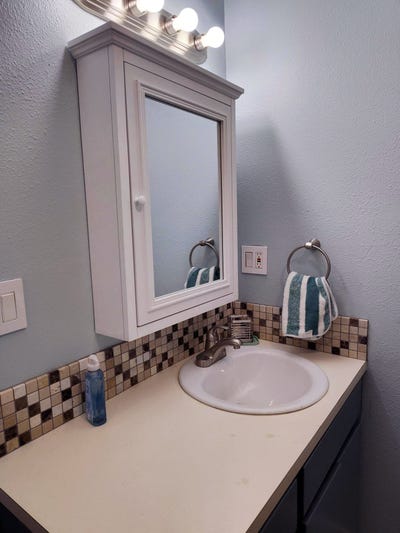 NE Hillsboro 10x10 room & Priv. Bath $700 Main Photo