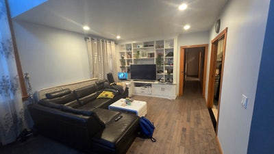 Small room in 3bd apartment on 1st floor Main Photo