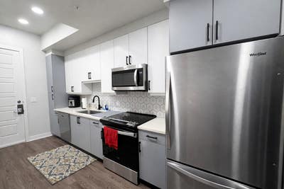 Downtown Houston Furnished Studio – May 18–July 5  Main Photo