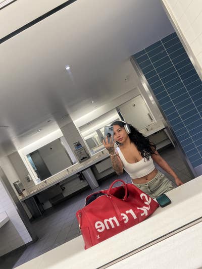 Reliable female with dog needs LAX area room Main Photo