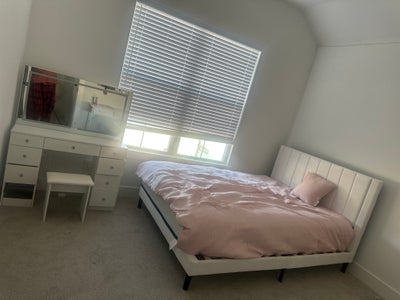  Beautiful new built in friendly neighbourhood Main Photo