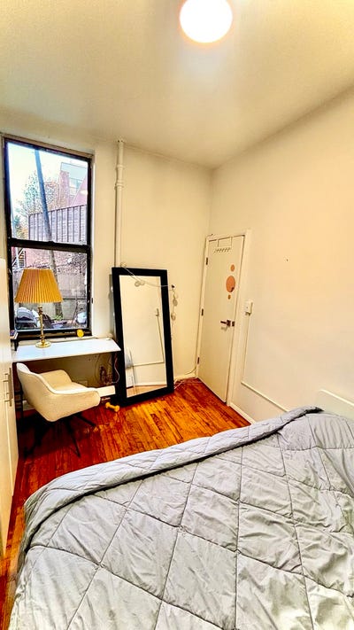 Greenpoint Gem — Furnished Room + Backyard 🌿 Main Photo