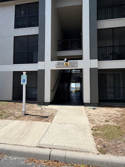 1 BR 1 bathroom in a gated community Main Photo