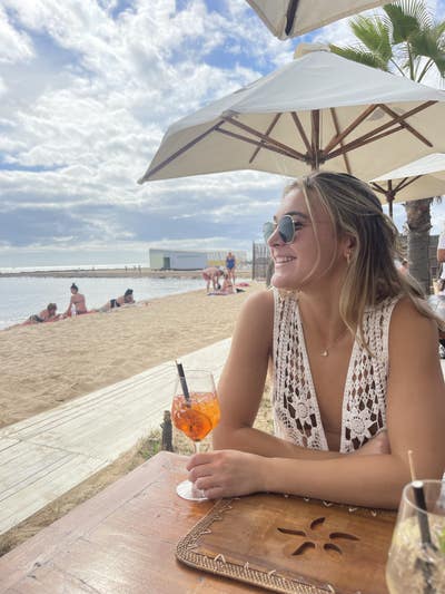 Female looking for a room in Los Angeles Main Photo