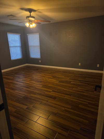 Large Master Bedroom and private Bathroom  Main Photo