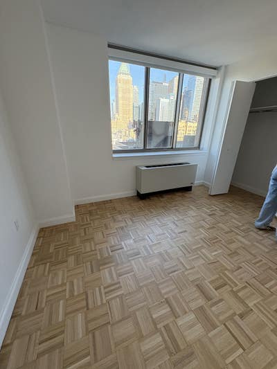 Midtown, roommate , ASAP  Main Photo