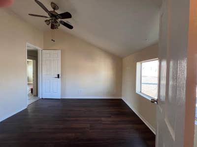 Single room in the heart of Long Beach  Main Photo