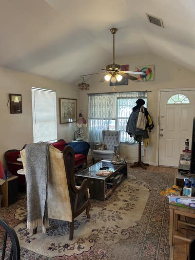 2 roommates wanted for 3b Bungalow in Govalle/East Main Photo