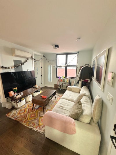 Unfurnished Rooms in Wburg Laundry and Roof  Main Photo