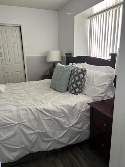 Room for rent with private bathroom Main Photo