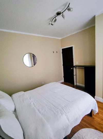 Private Bedroom ASTORIA near to N and R trains Main Photo