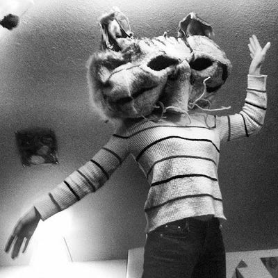 Woman looking for a room in Los Angeles now Main Photo