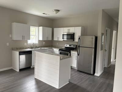 Affordable rooms in west Atlanta female housing  Main Photo