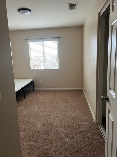 Room for Rent  Main Photo