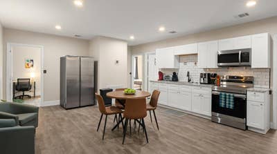   Join a residence catered to focused, working pro Main Photo