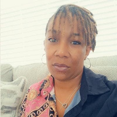 Room needed by professional couple Main Photo