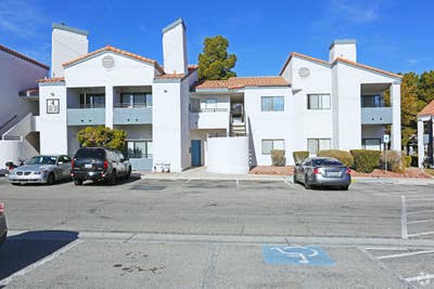 Looking for a Good Roommate Main Photo